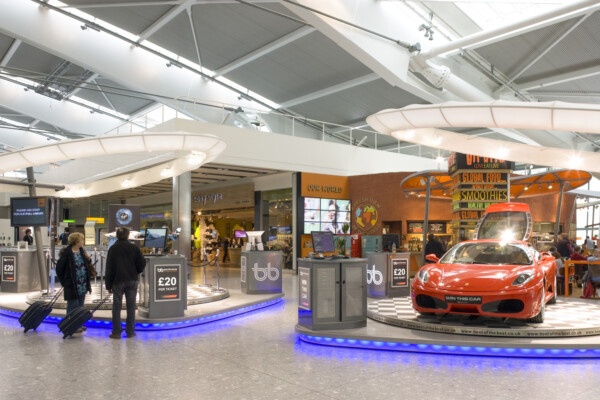 535 Lhrs Heathrow Airport T5 Retail London Uk N23 Medium