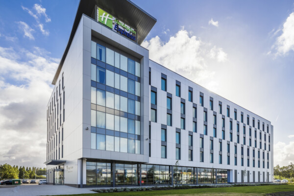 Chapman_Taylor_Holiday-Inn_Trafford_01.jpg