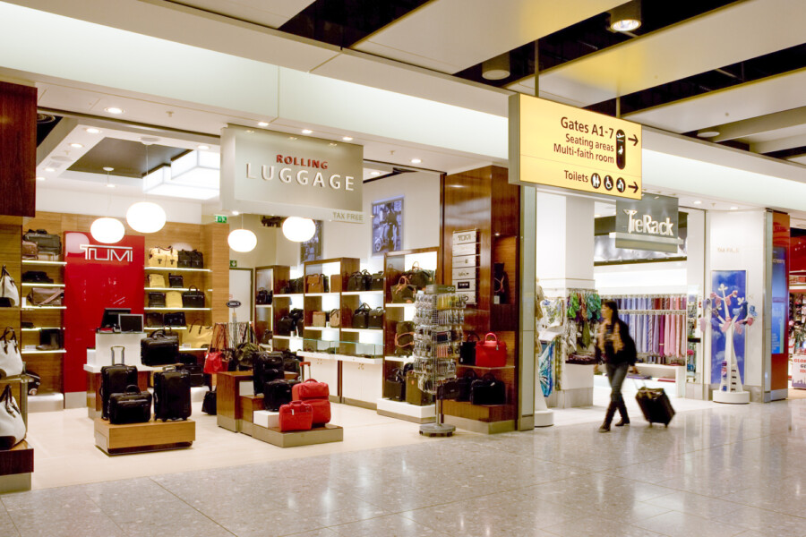 535 Lhrs Heathrow Airport T5 Retail London Uk N15 Medium