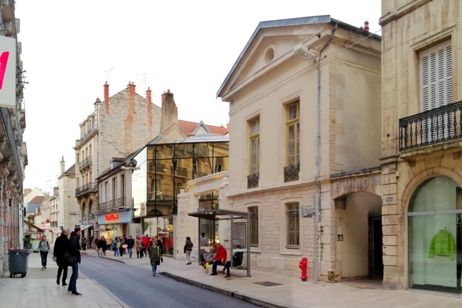 Cour Bareuzai Dijon Exterieur2