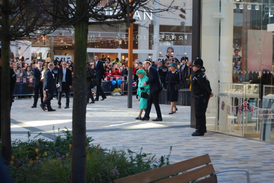 Queen_visits_Bracknell_The_Lexicon_2